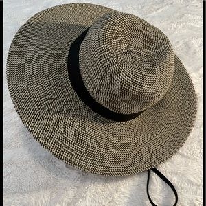 NWOT Solar Escape wide brim hat with adjustable strap